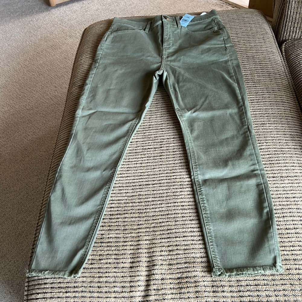 loft Jeans green, brand-new skinny jeans frayed legs size 4 petite 27 waist